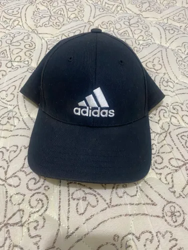 Boné Adidas preto