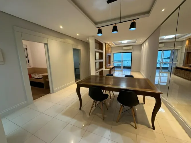 Apartamento de frente para o mar com 03 dormitórios