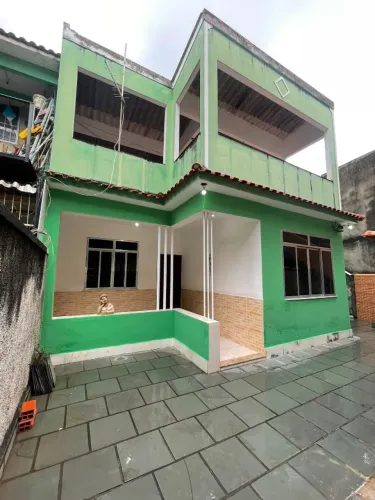 Casa em Jardim América, térrea, arejada e ampla.