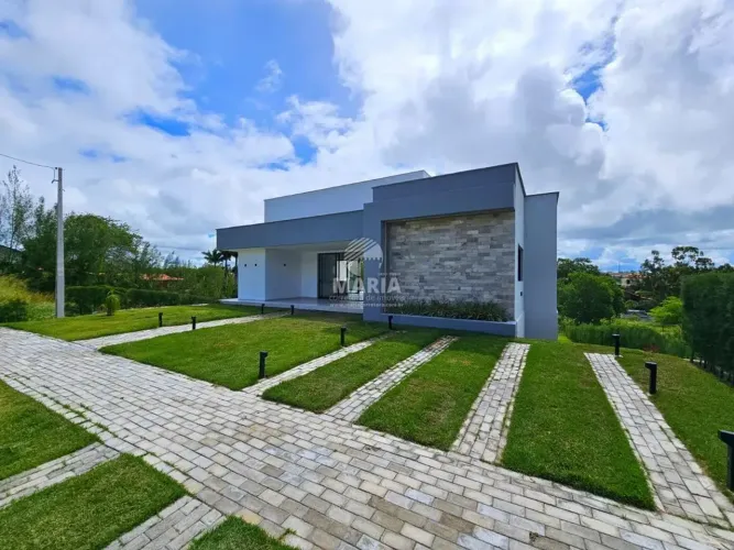 Casa de condomínio com 04 suítes e piscina privativa à venda em Gravatá/PE!