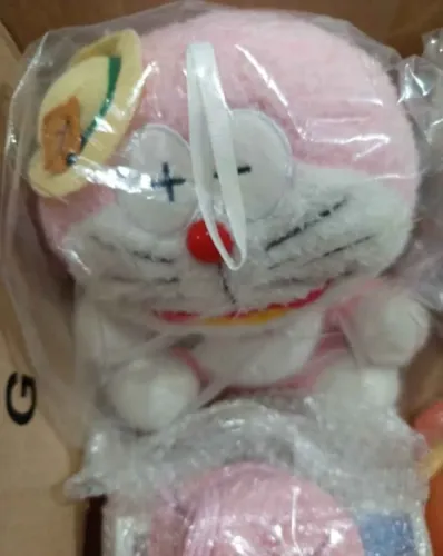 Pelúcia Doraemon cor de rosa
