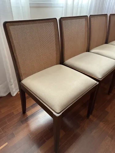 04 cadeiras da Estar Móveis