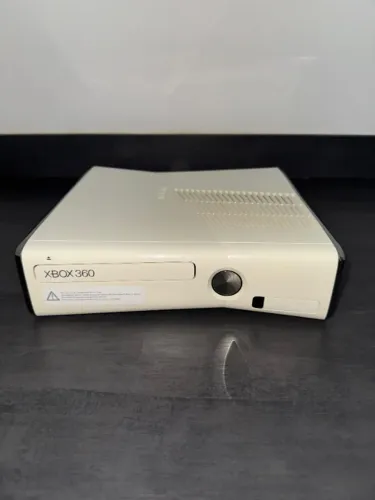 Xbox 360 Slim 500GB | Desbloqueado RGH Aurora +80 Jogos e Emuladores