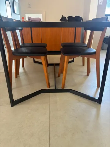 Conjunto mesa e 4 cadeiras