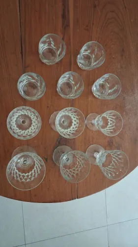 Taças de vidro e copos de vidro. Novas. 