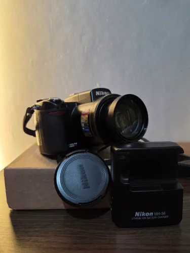 Câmera Nikon Coolpix 8800 com carregador MUITO CONSERVADA