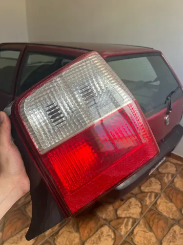 VENDO FAROL TRASEIRO UNO FIRE USADO 