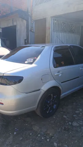 Fiat Siena Essence 1.6 Flex 16V 4P 2011