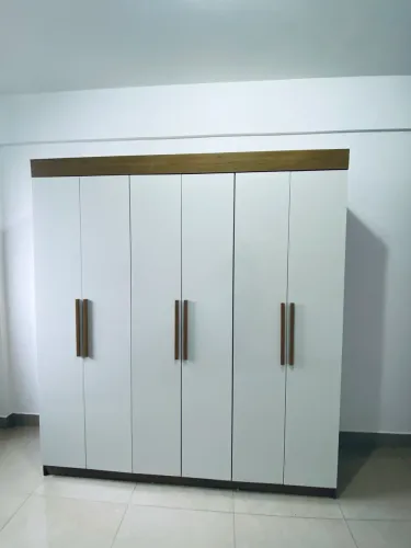 Guarda-Roupa 6 Portas Novíssimo - Menos de 1 Mês de Uso