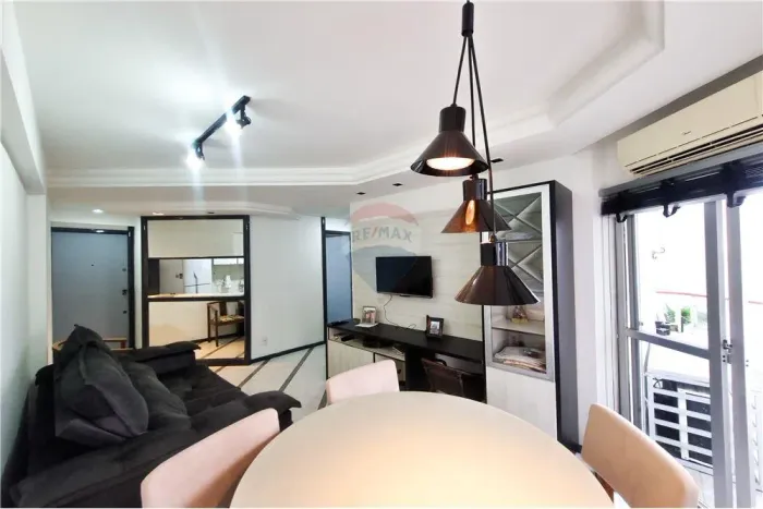Apartamento de um quarto com varanda e vista para a Av. Itamar Franco a venda