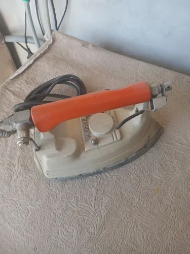 Ferro de passar roupa profissional takara