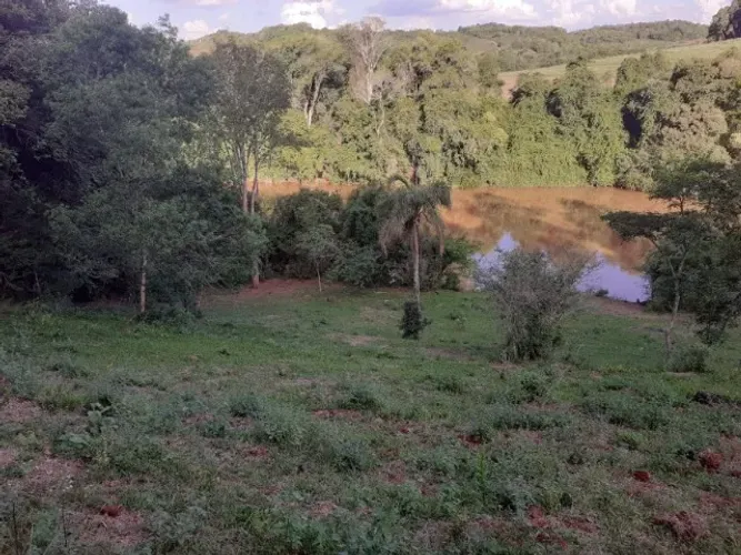 Chácara com 2.7 hectares, fazendo divisa com o Rio Ijuí Pequeno (Ijuizinho), Entre-Ijuís,