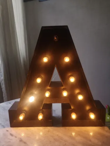 Luminária letra A em ferro industrial 