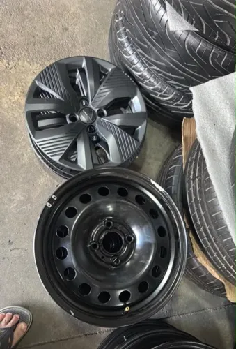 Vendo jogo de roda de ferro aro 15 vw 5x100 polo
