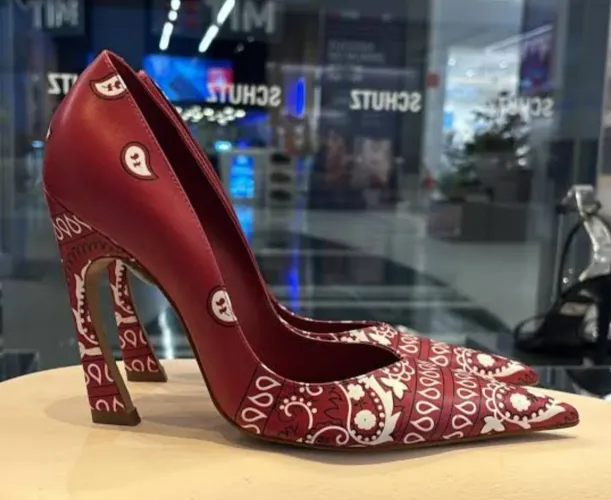 Scarpin Schutz e Nati Vozza 