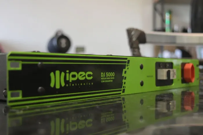 Régua de energia para rack 19 polegadas com 8 tomadas, disjuntor de 5000W
