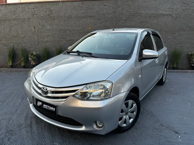 Toyota Etios X 1.3 Flex 16V 5P Mec. 2014