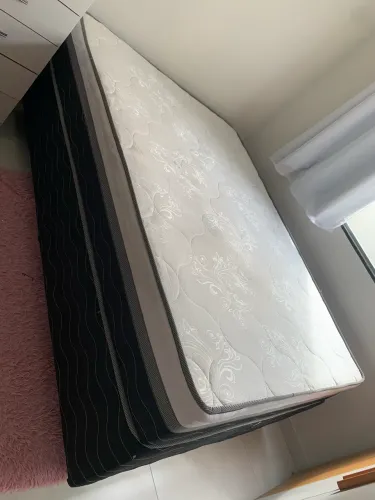 Cama box semi nova