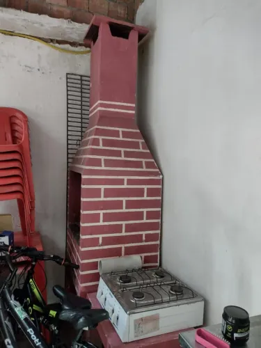 Vende-se uma churrasqueira