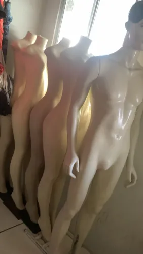 Vendo manequins unissex.