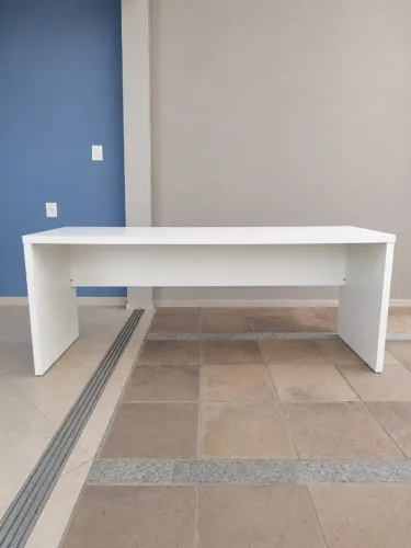 Mesa para escritório em MDF