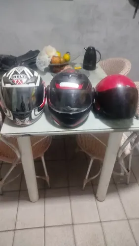 Vendo capacetes usados