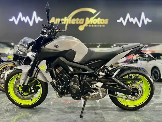 YAMAHA MT-09