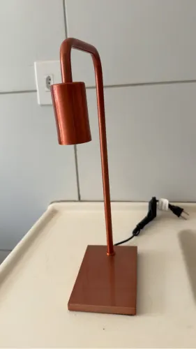 Luminária de mesa estilo retrô