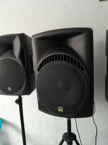 Caixa amplificada gemini gx 15 polegadas 800 watts bem conservada tudo normal 