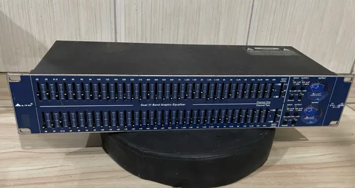 Equalizador Alto EQ231VU