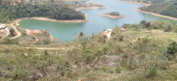 *? TERRENO PÉ NA ÁGUA - REPRESA PARAIBUNA - 1300m²*<br>