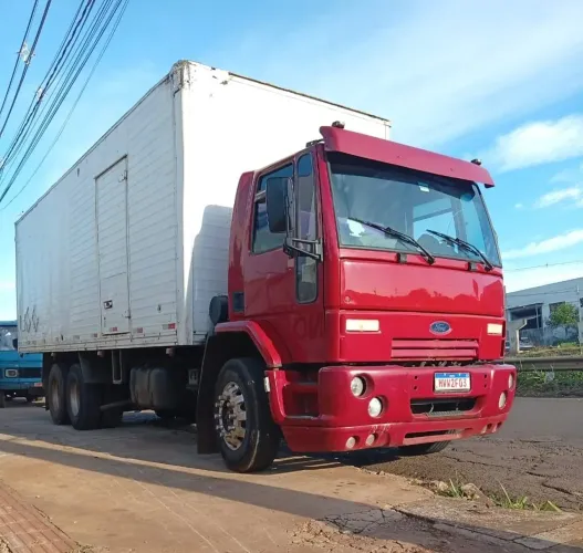 Vendo caminhão em Maringá