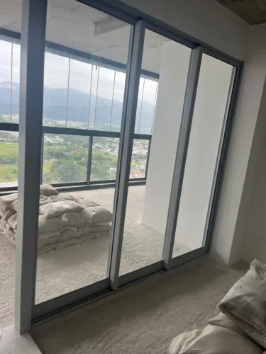 PORTAS DE VIDRO PARA VARANDA / SACADA /SALA/QUARTOS - NOVAS