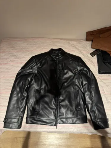 Jaqueta Biker Guess Preto em Couro tipo Motociclista (Original Importado)