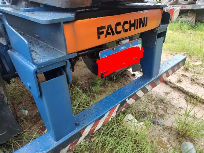 Vendo carreta porta container.