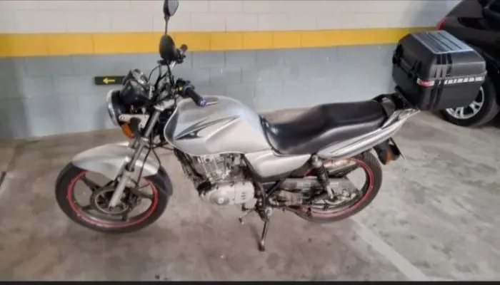 Suzuki yes 125 zera baixo km troco por moto de maior cilindrada