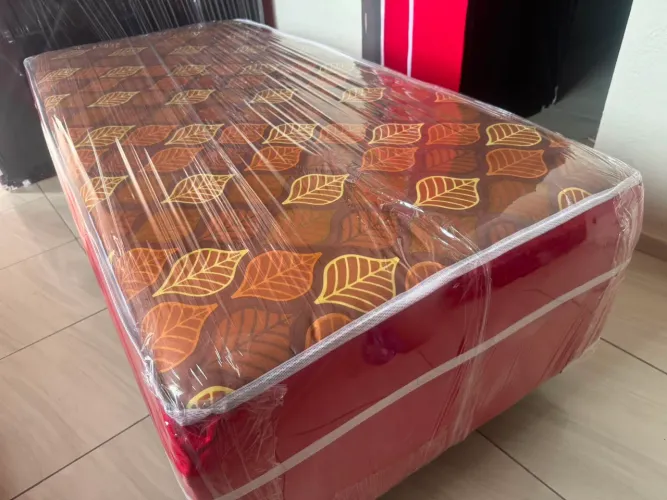 Cama de solteiro de espuma alta