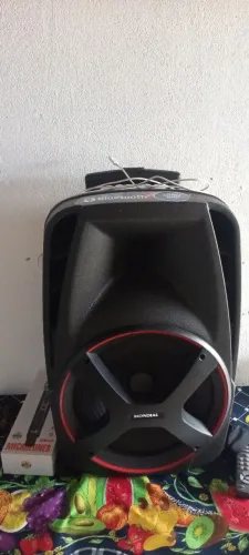 Tô vendo caixa de som também mim cofone por 6000 reais 