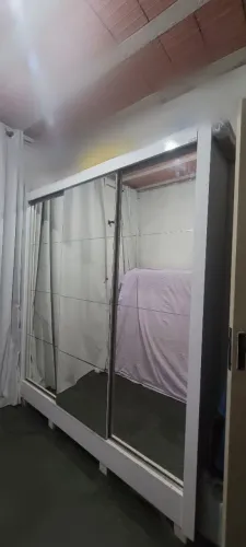 Guarda-Roupa com espelho 