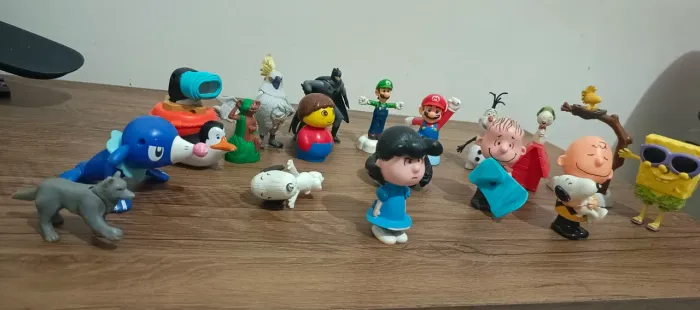 Lote Com 18 Bonecos de Personagens Variados