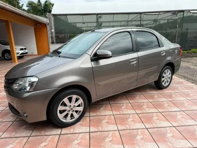 Toyota Etios XLS Sedan 1.5 Flex 16V 4P Aut. 2017