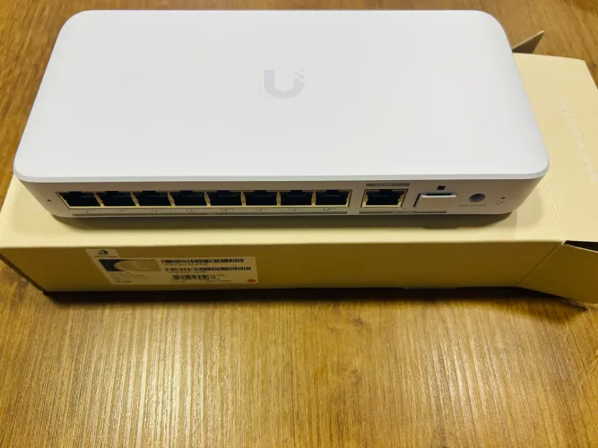 Combo Switch Unifi flex 2.5G 8 PoE e fonte 