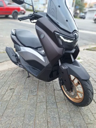 Nmax 2025 apenas 443 km