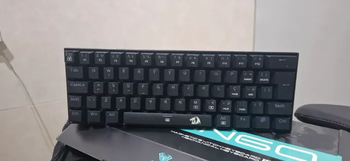 Teclado Redragon DRAGONBORN K630RGB-1 pouco usado switchs yellow modificado