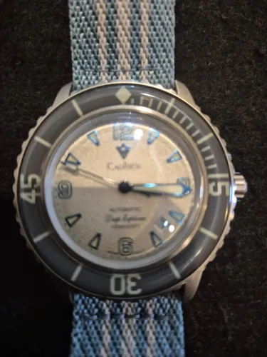 Relogio Cadsen Retro Diver automatico - Branco com detalhes em azul e pulseira nato.