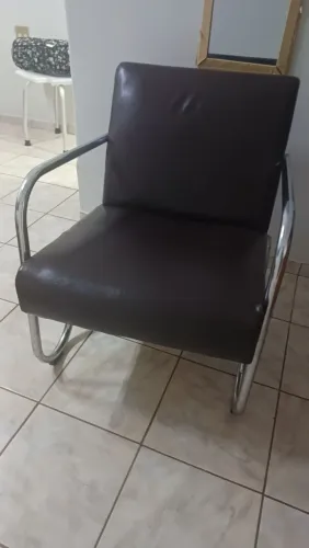 Poltrona usada, em  bom estado. 