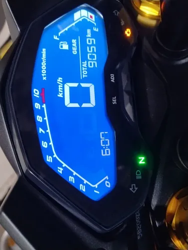 Moto impecável apenas venda.