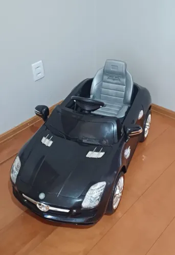 Veículo elétrico infantil Mercedes-Benz