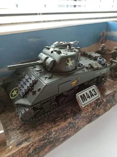 Tanque de Guerra M4A3 Classy peg 1/32 metal/plástico