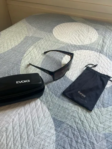 Vendo óculos EVOKE